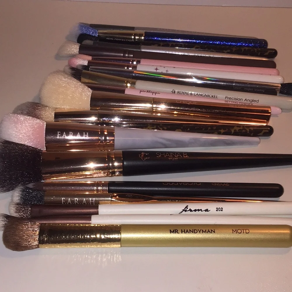 21 piece set of brand new makeup brushes
